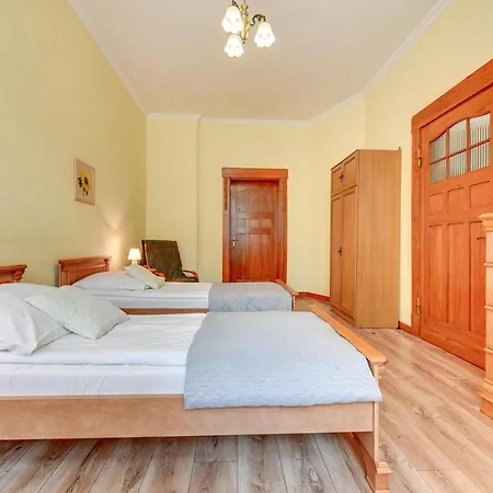 Podjazd Street By Renters