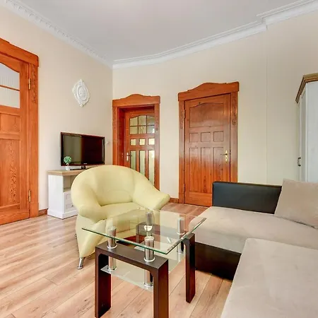 Podjazd Street By Renters Apartman