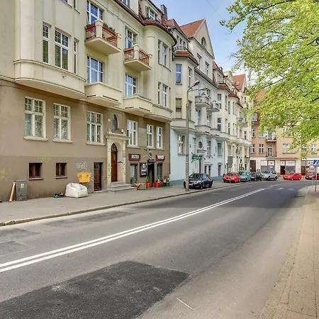 Podjazd Street By Renters *