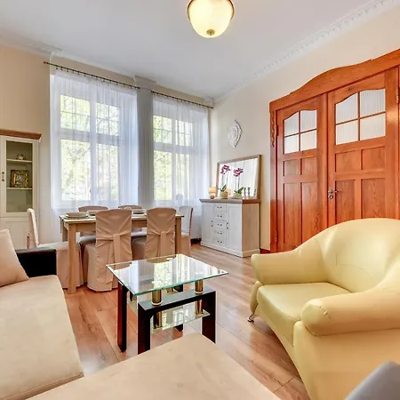 Apartman Podjazd Street By Renters